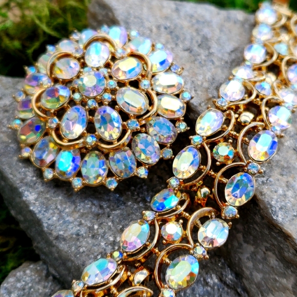 Vintage Crown Trifari Aurora Borealis Faceted Rhinestone Gold Rhodium Bracelet - Picture 7 of 16